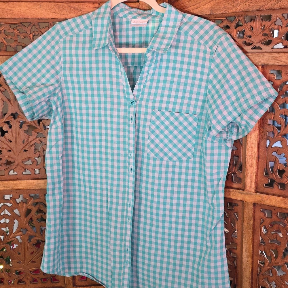🌟 Columbia Blue Checkered Short Sleeve Shirt Size L
